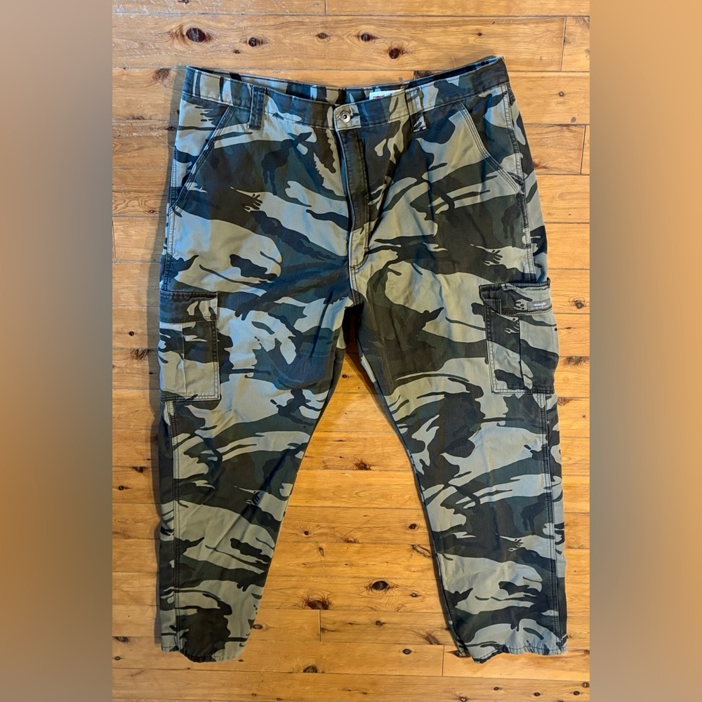 ⭐️Wrangler Fleece Lined Cargo Relaxed Fit Camo Hunting Workwear Pants 38x30⭐️